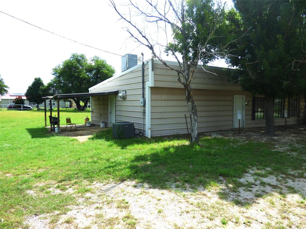 102 N Highway 6 Property Photo 25