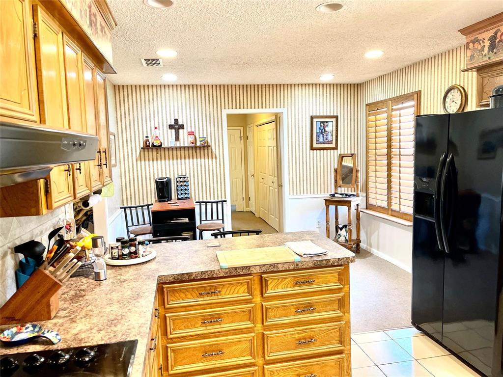 710 S Main Street Property Photo 8