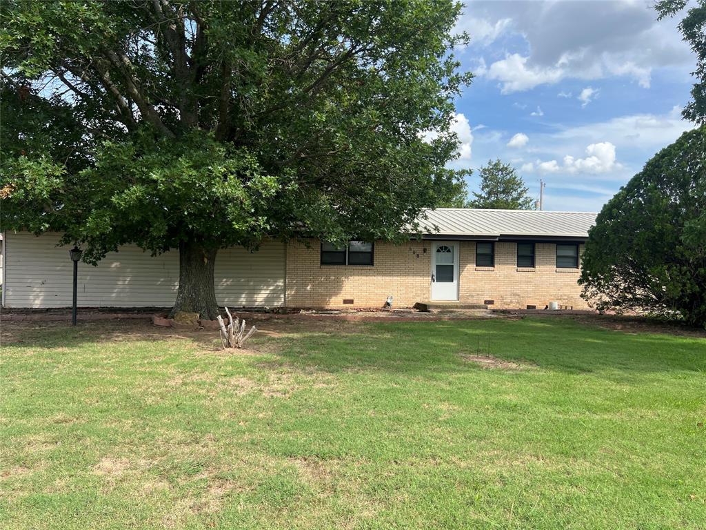 908 E Benton Property Photo 1