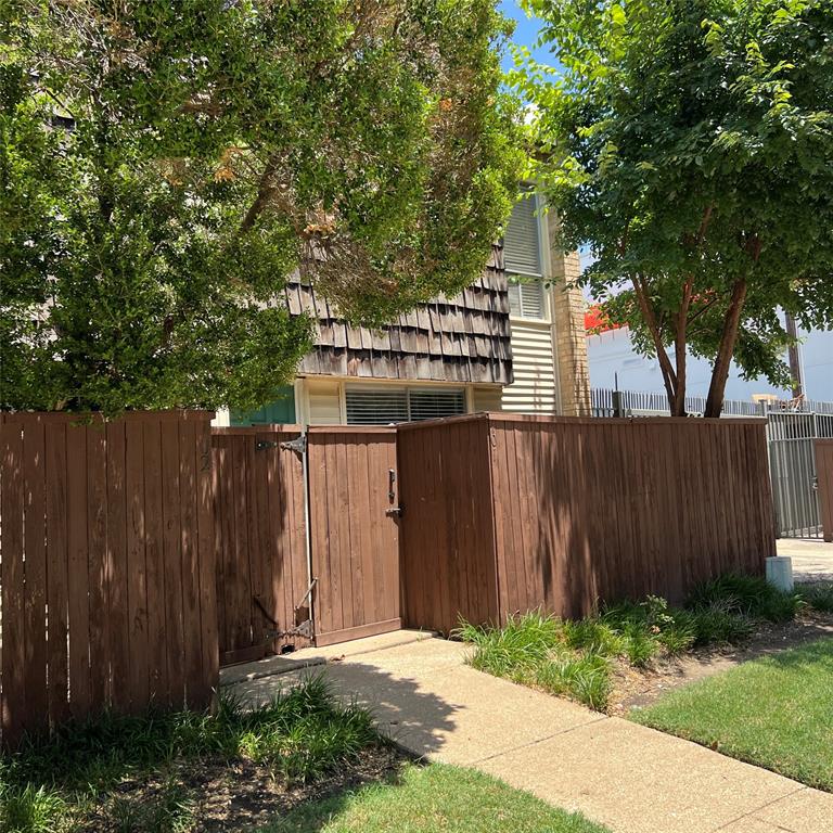 2702 Douglas Avenue 101 Property Photo 1