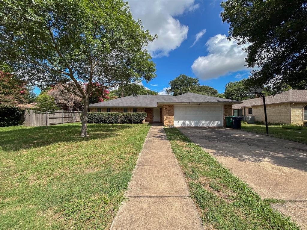 1425 E Windsor Drive Property Photo 1