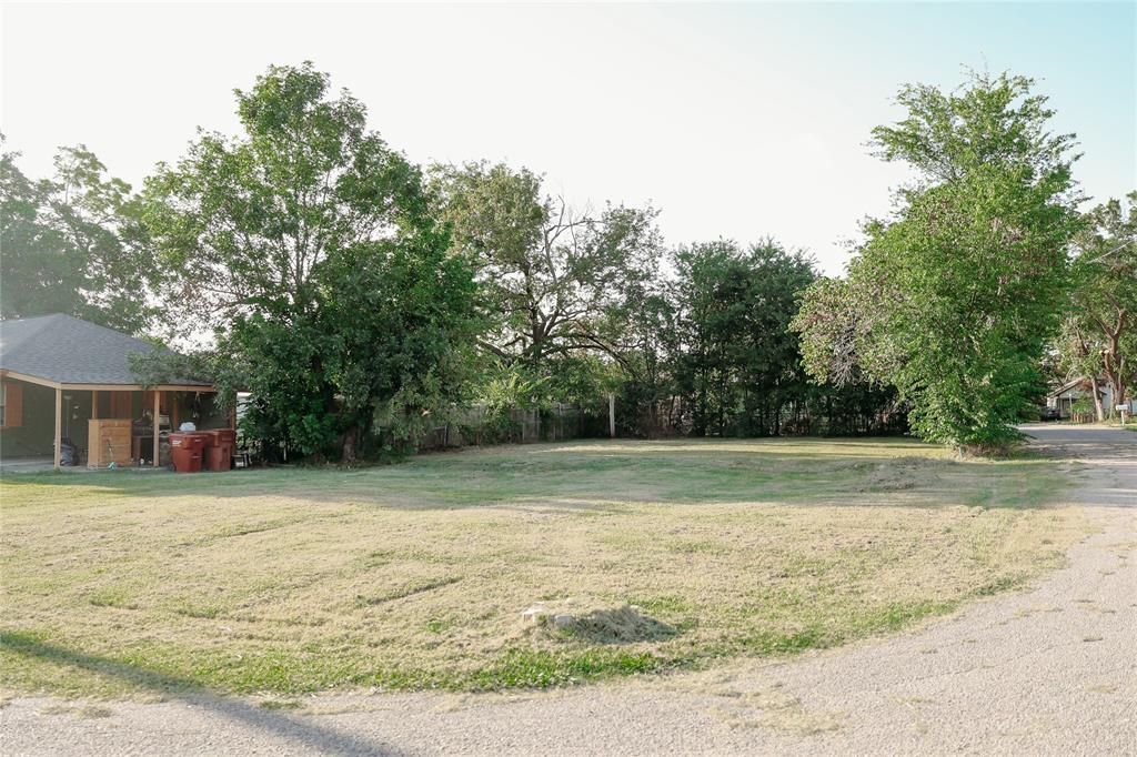 605 Svoboda Street Property Photo 1