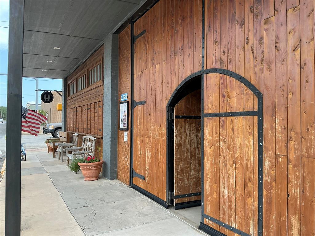 120 N Austin Street Property Photo 1