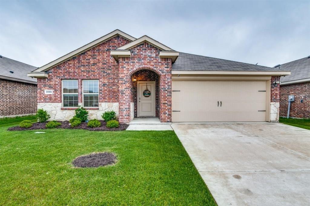 1005 Whispering Oak Drive Property Photo 1