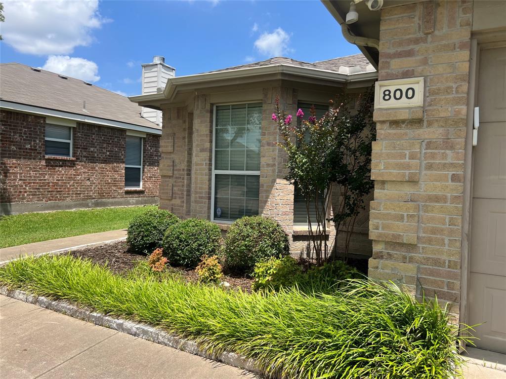 800 Mahogany Drive Property Photo 1