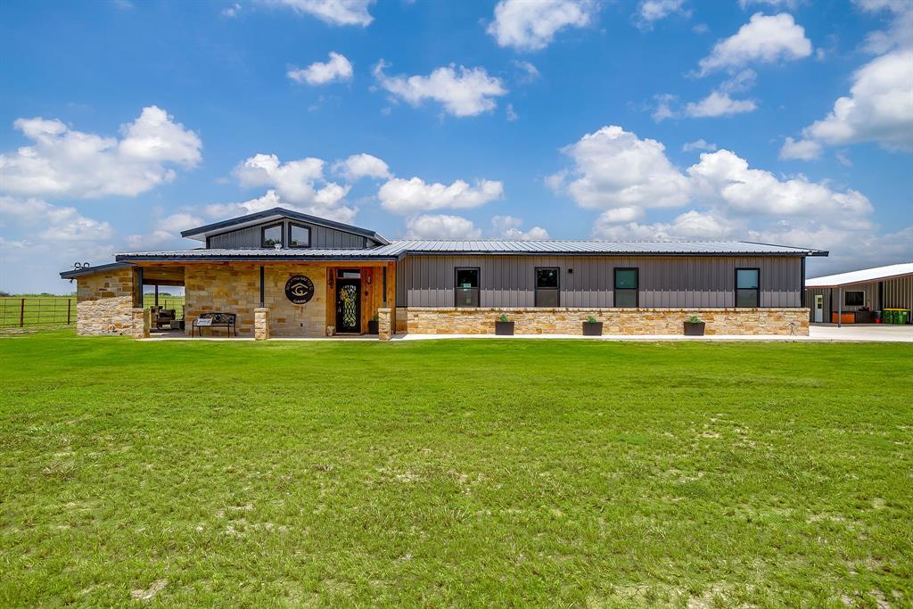 208 Private Road 107 Property Photo 1