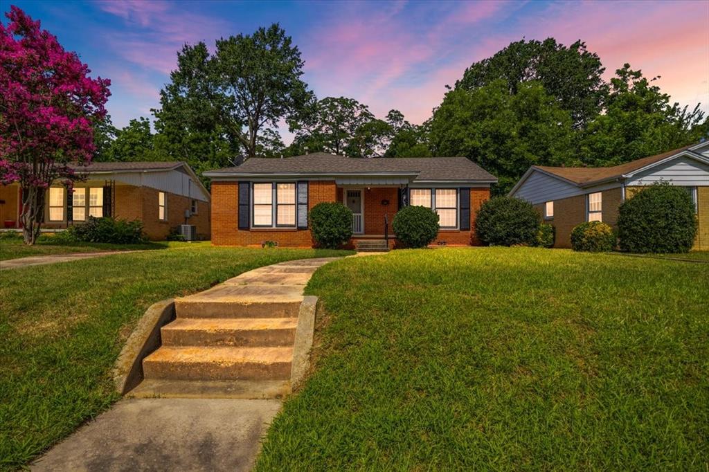 1931 S Wiley Avenue Property Photo 1