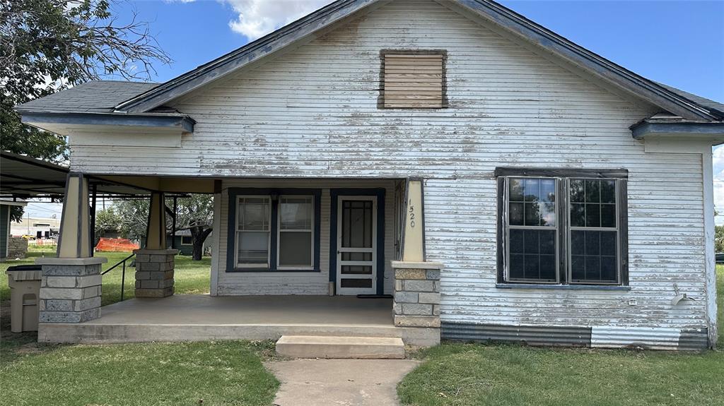 1520 Avenue Property Photo 1