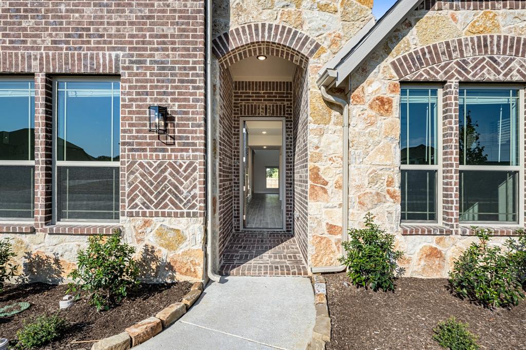 2413 Amelia Lane Property Photo 4