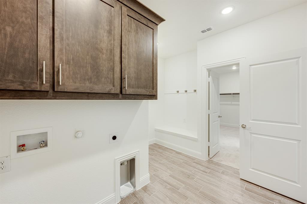 2413 Amelia Lane Property Photo 27