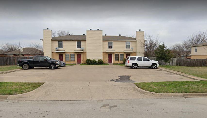 400 Cambridge Drive 402 Property Photo 1