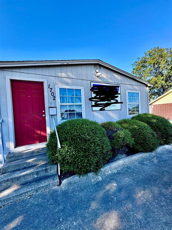 1702 Stanford Street Property Photo 1