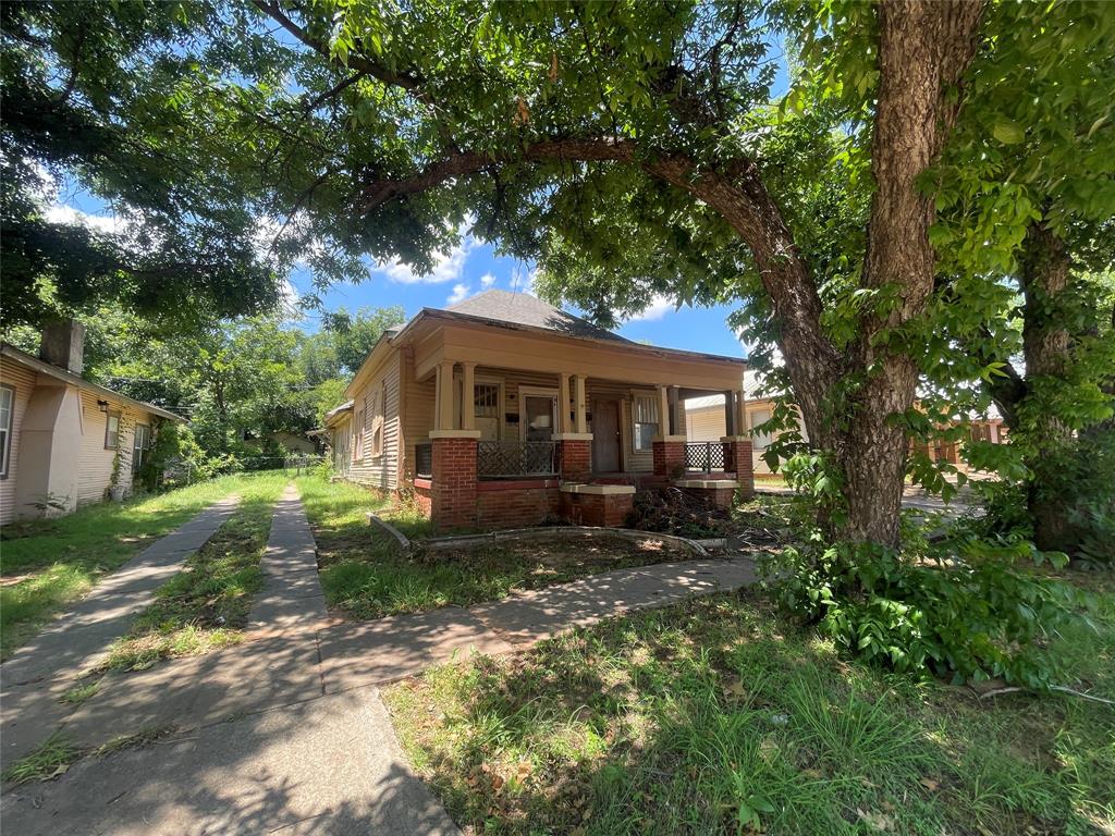 710 Warford Street Property Photo 1