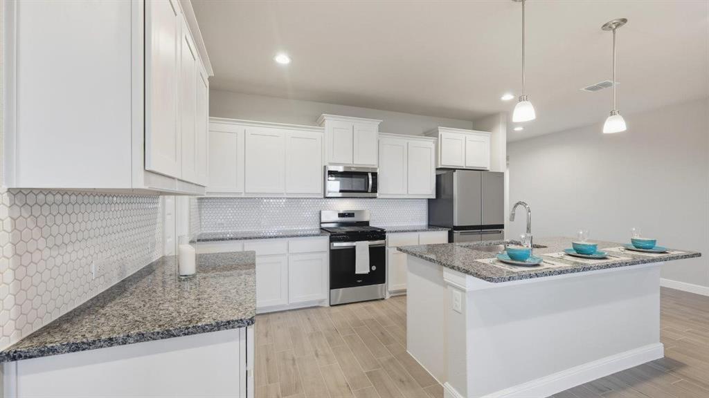 1913 Heritage Court Property Photo 2