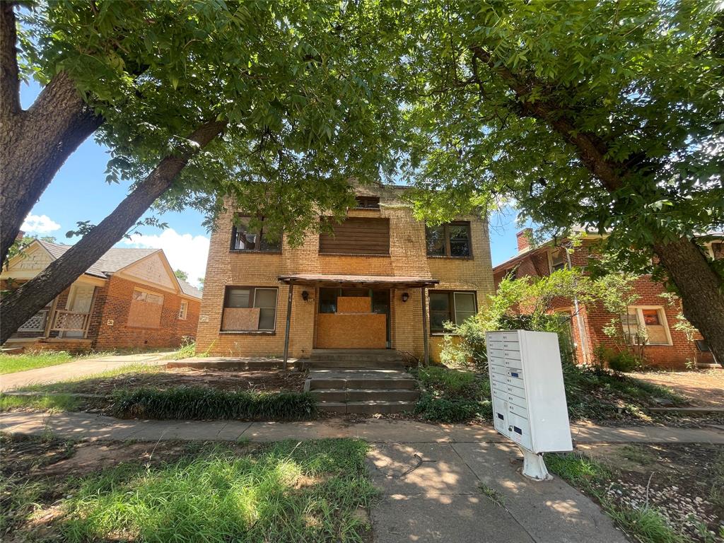 702 Warford Street Property Photo 1