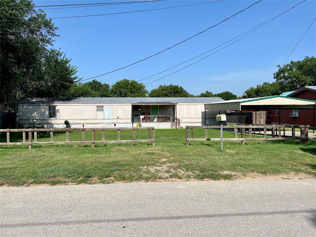 907 Young Street Property Photo 1
