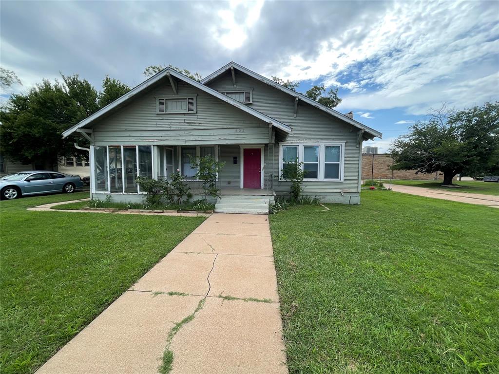 402 Sayles Boulevard Property Photo 1
