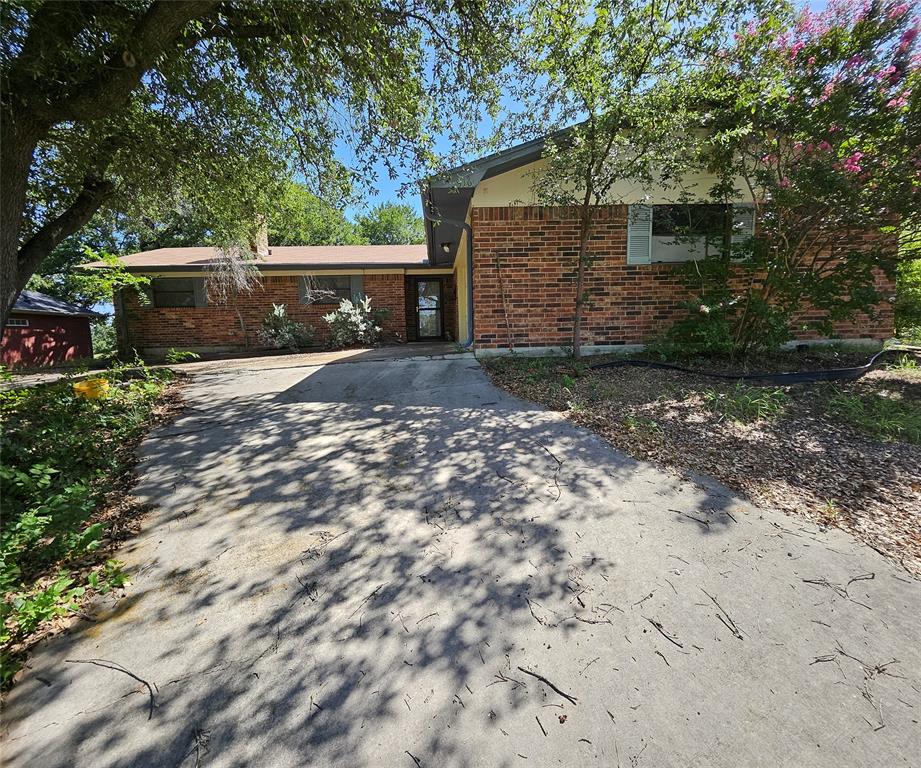 416 Half Moon Way