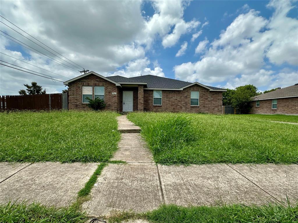 2803 Amber Waves Lane Property Photo 1