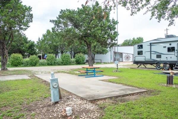 128 Yellowstone Drive Property Photo 1
