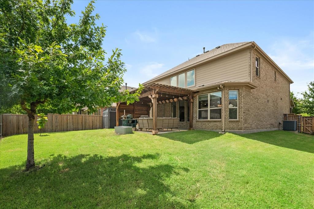 8242 Horsetail Court Property Photo 4