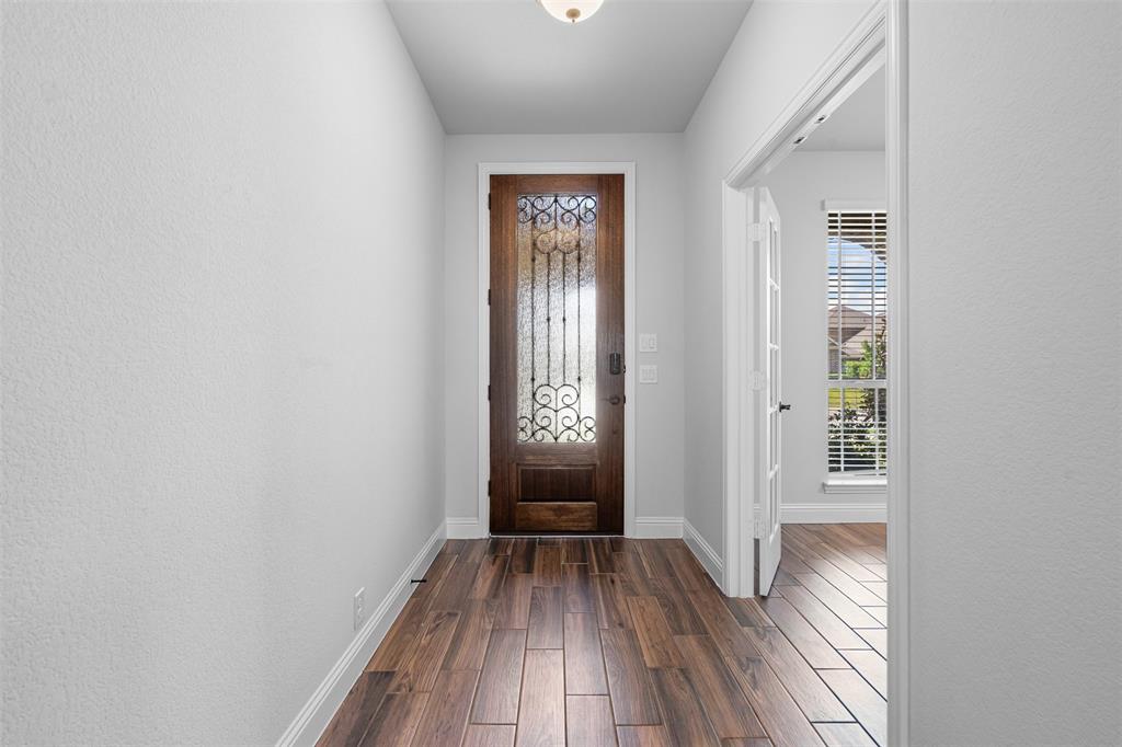 520 Ridgewater Trail Property Photo 4
