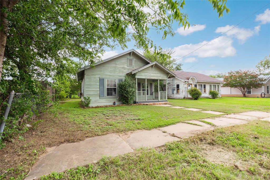 1806 1st Street Property Photo 1