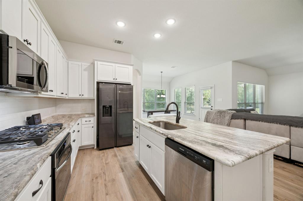 557 Buckthorn Drive Property Photo 8