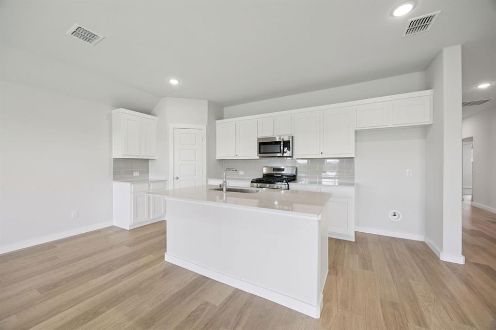 9309 Wild West Way Property Photo 4