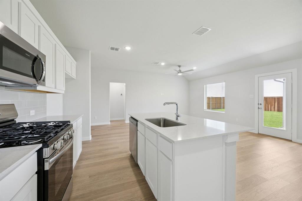 9309 Wild West Way Property Photo 5