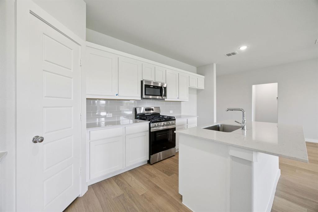 9309 Wild West Way Property Photo 6