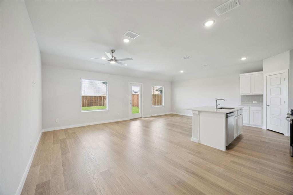 9309 Wild West Way Property Photo 8