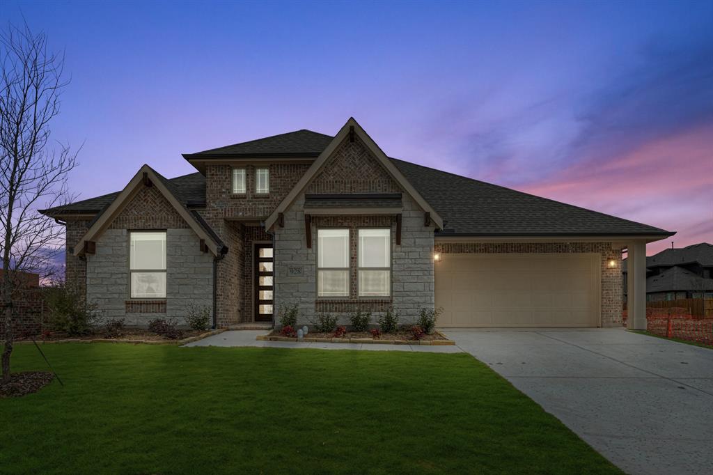 928 Split Oak Lane Property Photo 2