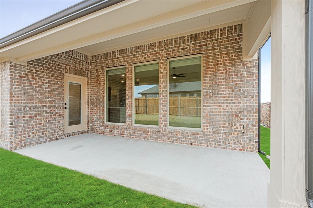 928 Split Oak Lane Property Photo 32