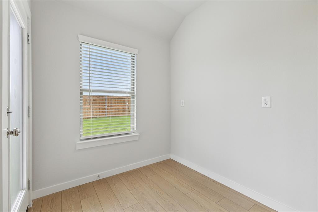 537 Silver Springs Lane Property Photo 12