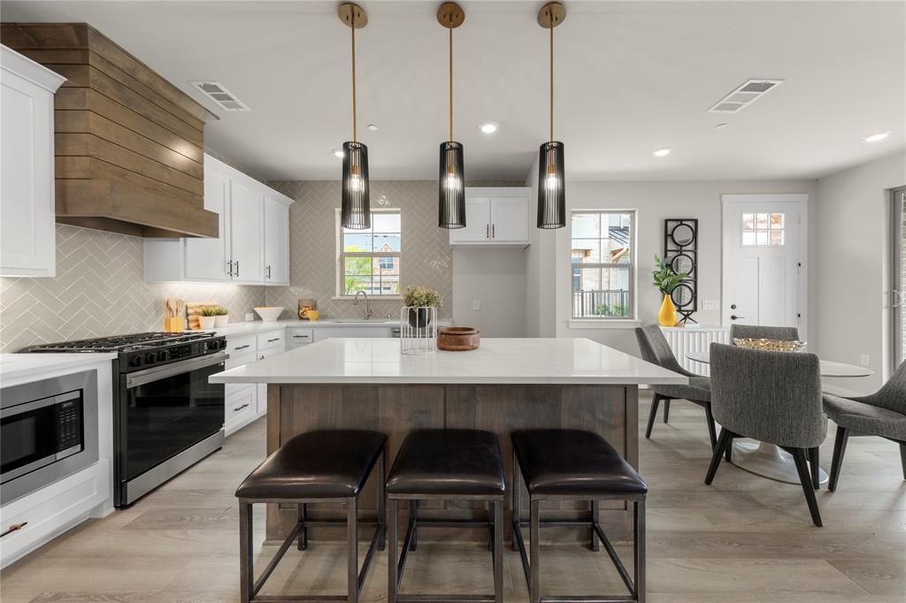 1245 Armstrong Property Photo 4