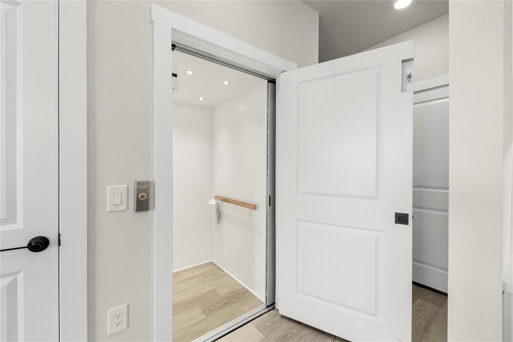 1245 Armstrong Property Photo 8