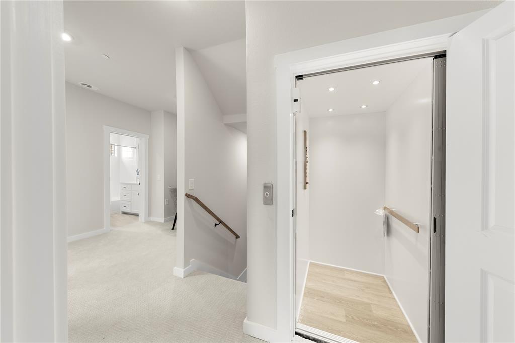 1245 Armstrong Property Photo 10