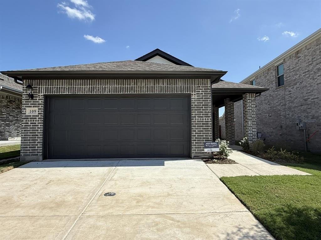 109 Greenbriar Drive Property Photo 1