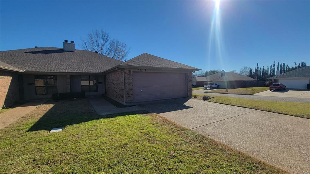 1507 Lindsey Lane B Property Photo 1
