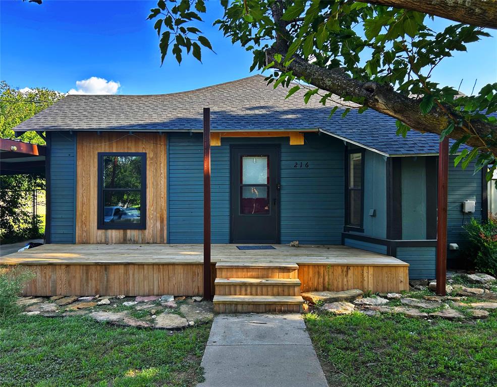 216 E 9th Street Property Photo 1
