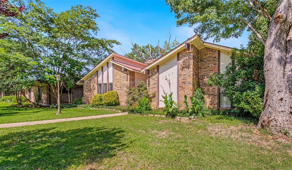 1827 Hillcroft Drive Property Photo 3