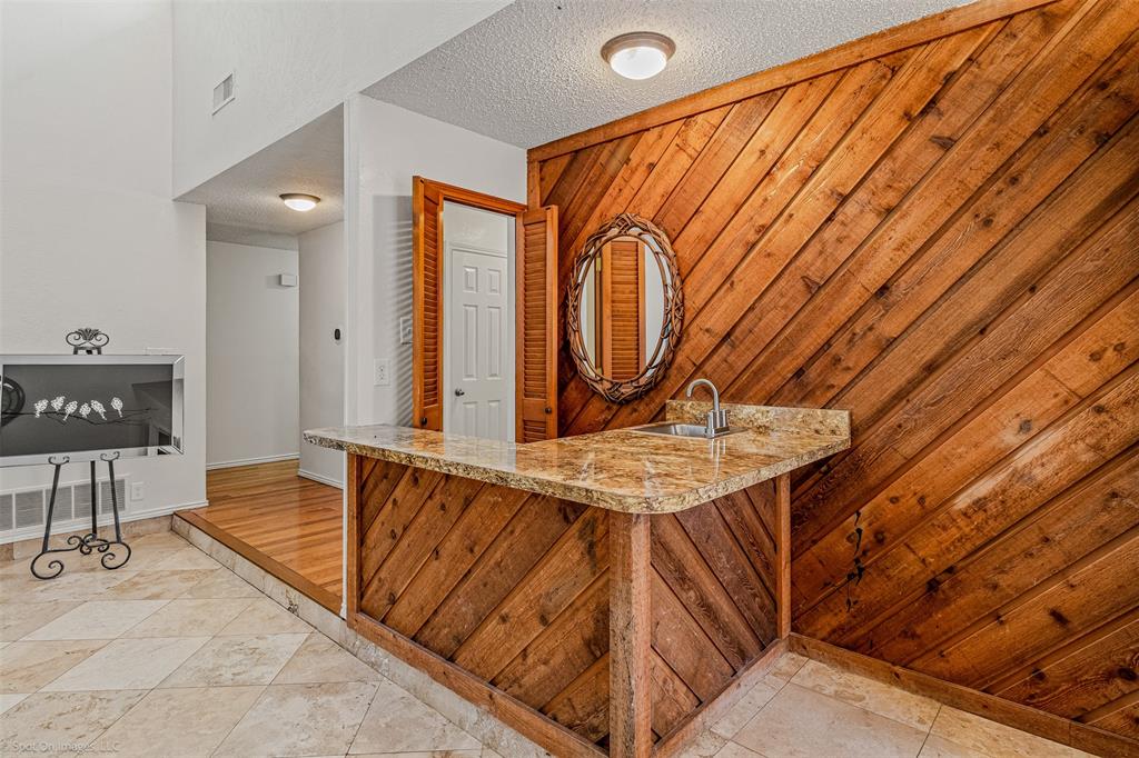 1827 Hillcroft Drive Property Photo 7