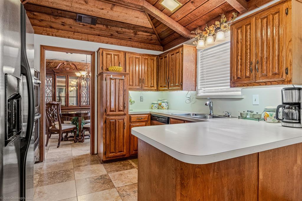 1827 Hillcroft Drive Property Photo 8