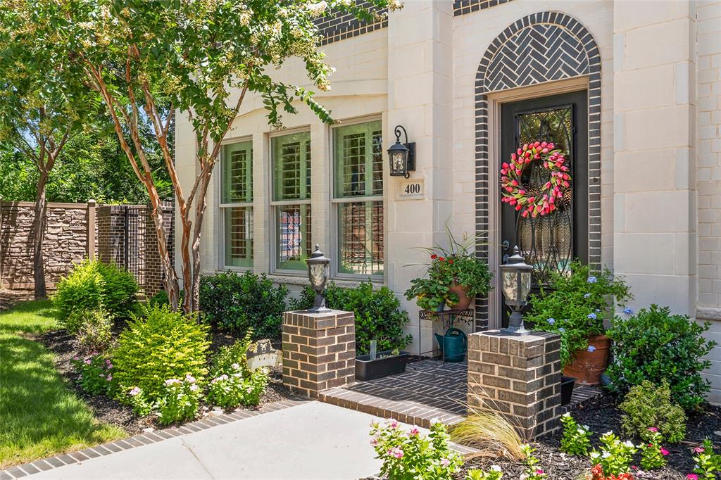 400 Crockett Circle Property Photo 2