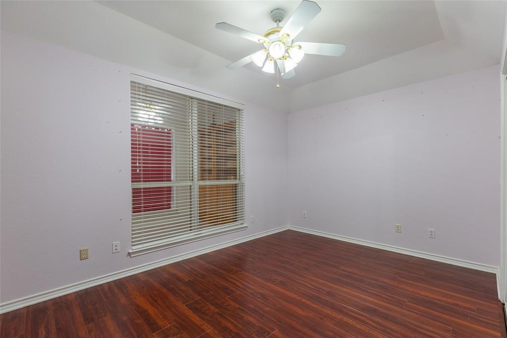 8925 Green Leaves Drive Property Photo 10