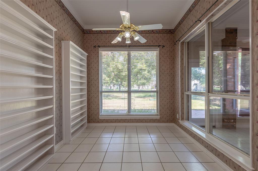 8925 Green Leaves Drive Property Photo 11