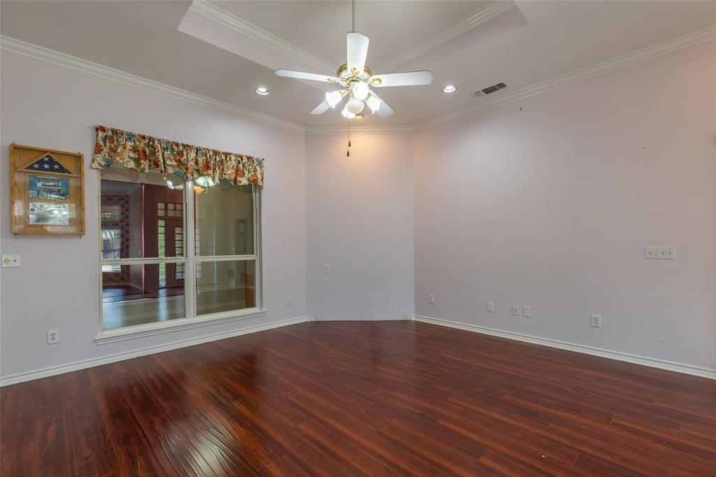 8925 Green Leaves Drive Property Photo 13