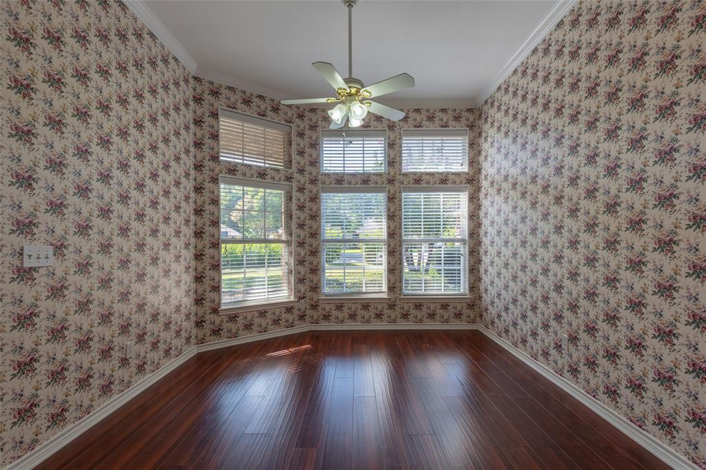 8925 Green Leaves Drive Property Photo 17