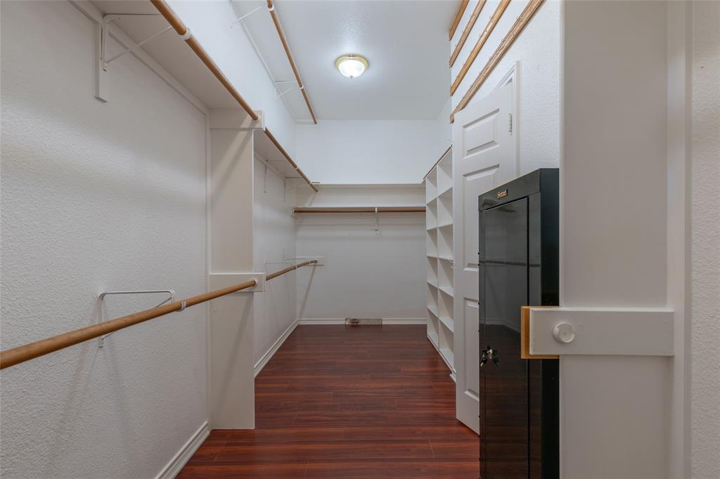 8925 Green Leaves Drive Property Photo 18